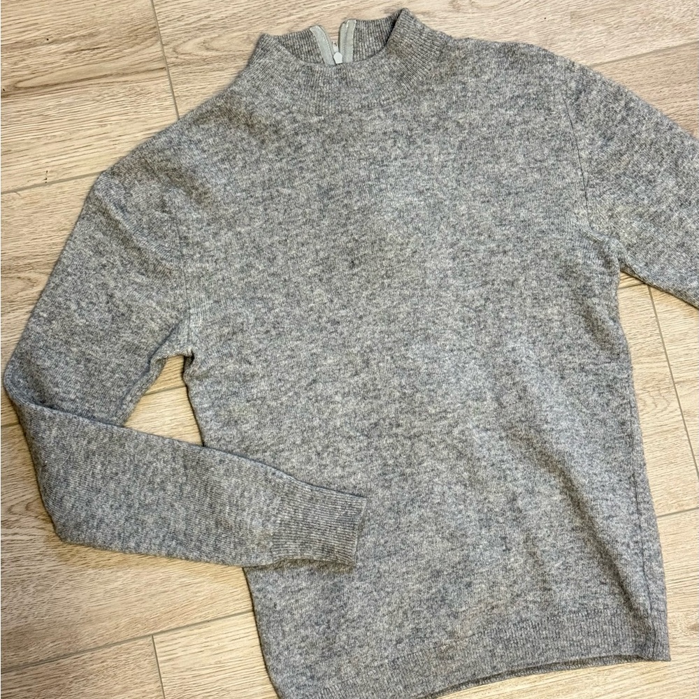 Vintage Pringle of Scotland Classic Mockneck Zip-up Back Sweater in Light Gray